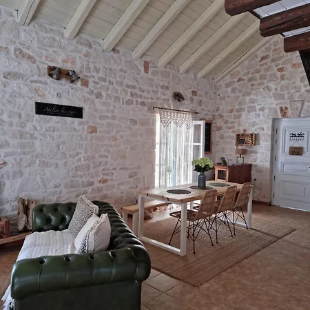 Leia, Luxury For 6 People With Pool